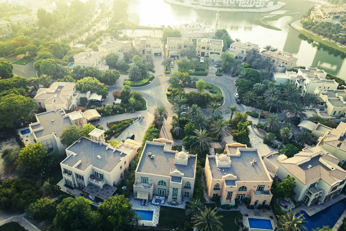 Dubai Hills Estate: aerial view of villas, gardens and tree-lined streets