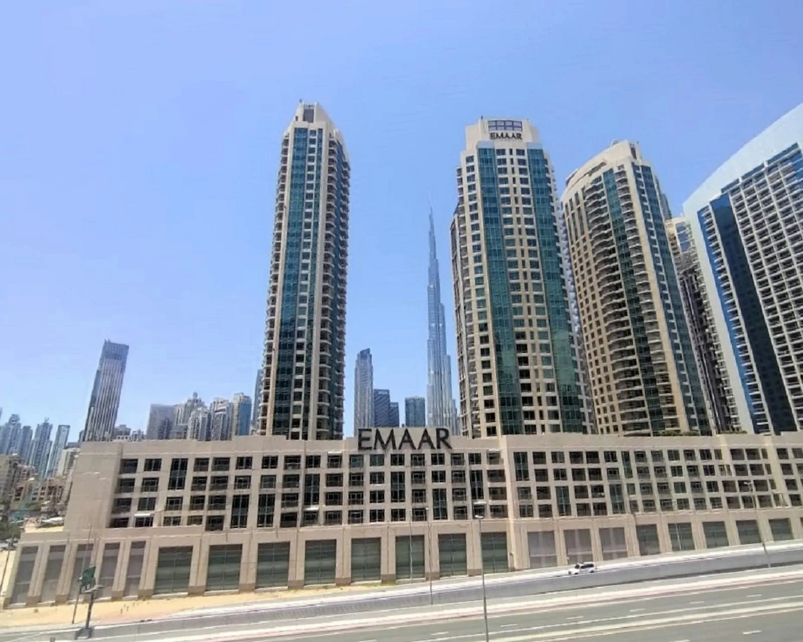 Downtown Dubai residential towers whose Dubai service charges depend on amenities and building age