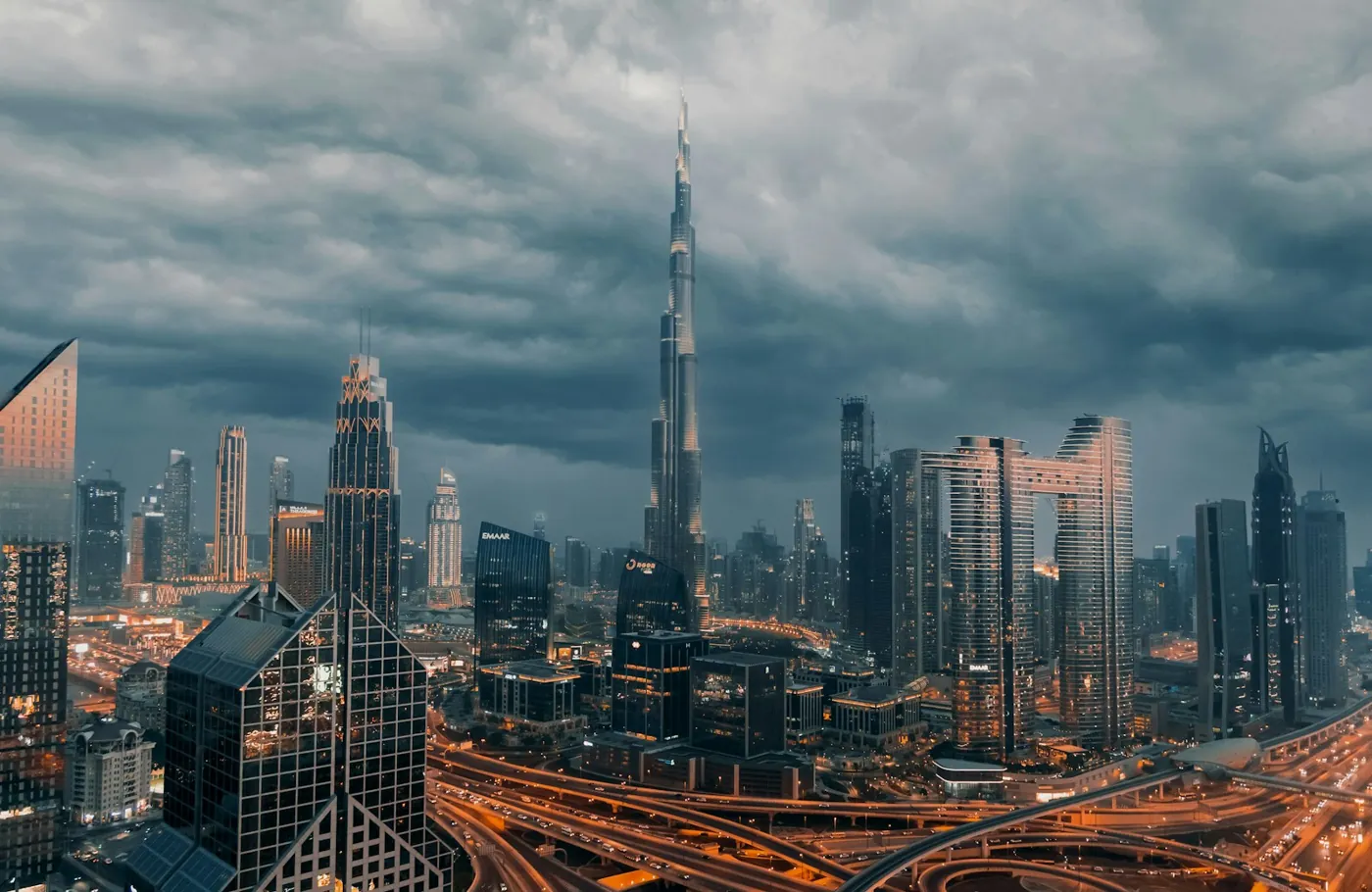 Dubai skyline with Burj Khalifa, the city where Oqood Dubai registers off-plan sales
