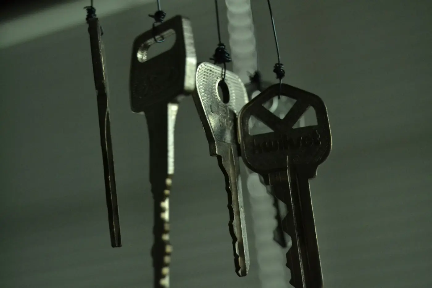 Selling property in Dubai: house keys handed over at the transfer